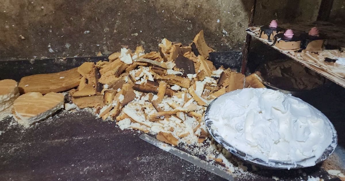 বাহারি এই কেকের পেছনের গল্পটি শুনুন