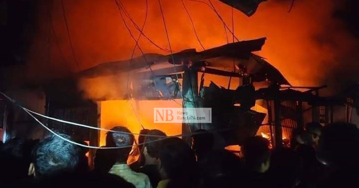 আগুনে পুড়ল রাজনগর হাটের অর্ধশত দোকান