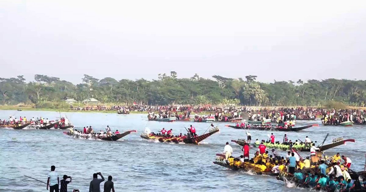 মধুমতীতে নৌকাবাইচ, ছিল নারী দলও