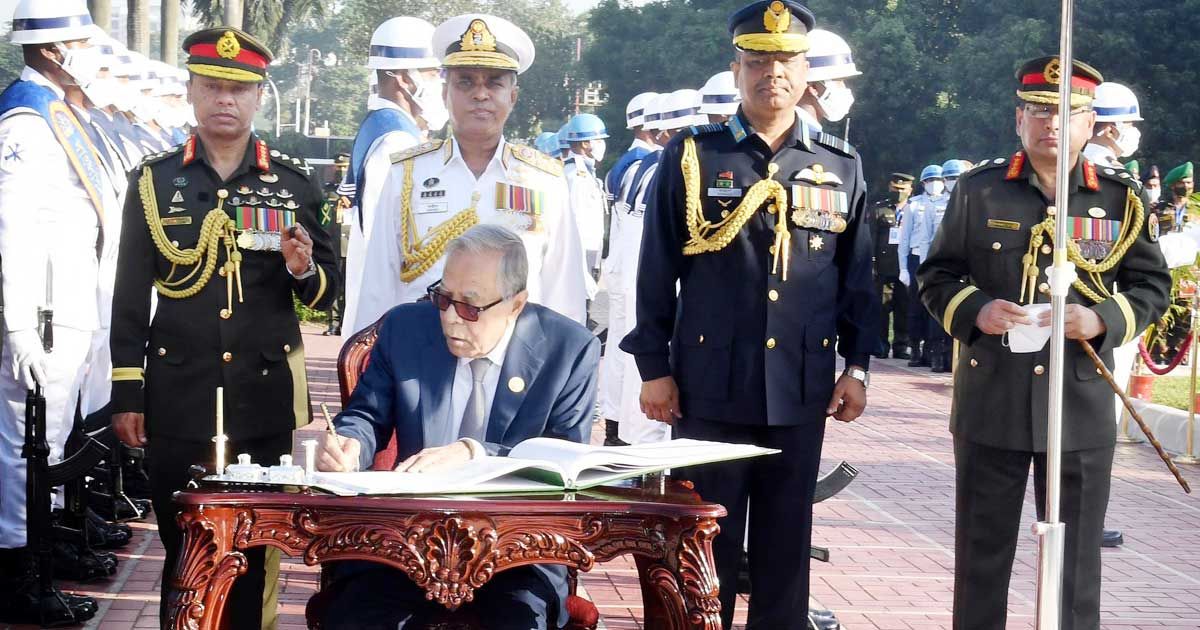 শিখা অনির্বাণে রাষ্ট্রপতি-প্রধানমন্ত্রীর শ্রদ্ধা