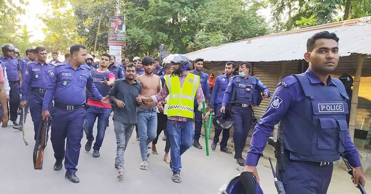 কাল‌কি‌নিতে ওসির ওপর হামলায় মামলা, গ্রাম পুরুষশূন্য