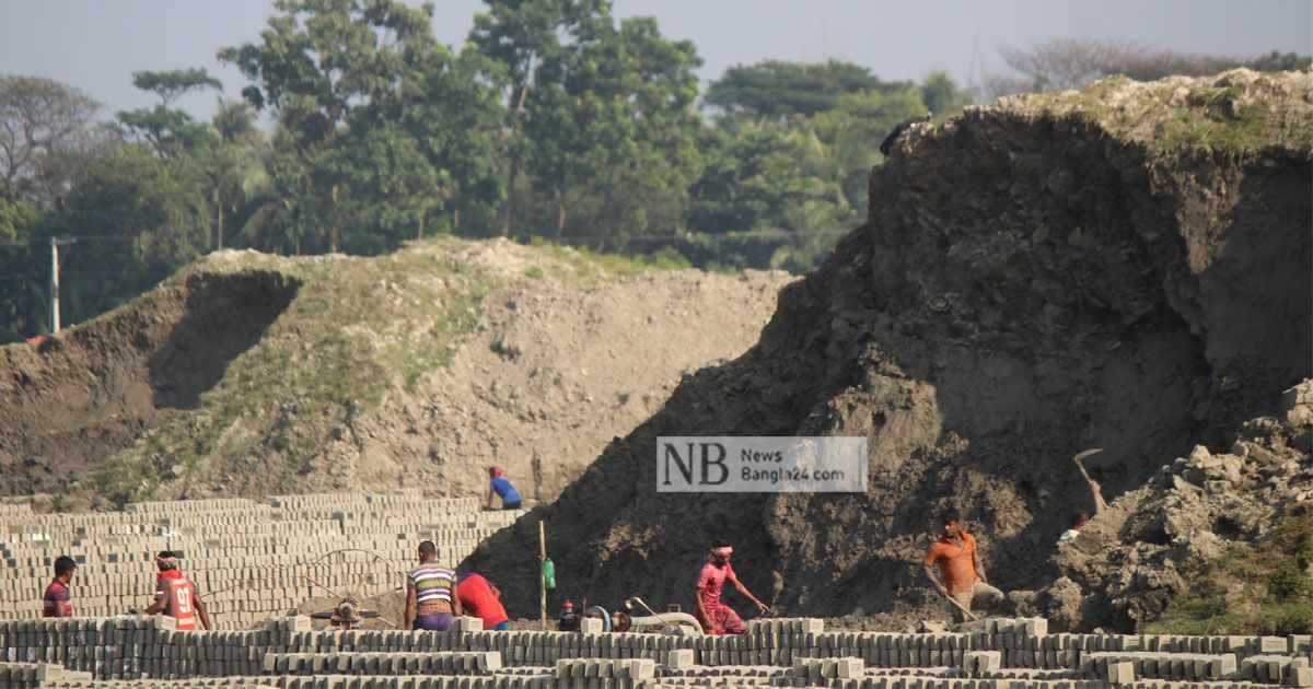 ভাটার শ্রমিকরা জিম্মি সর্দারের কাছে