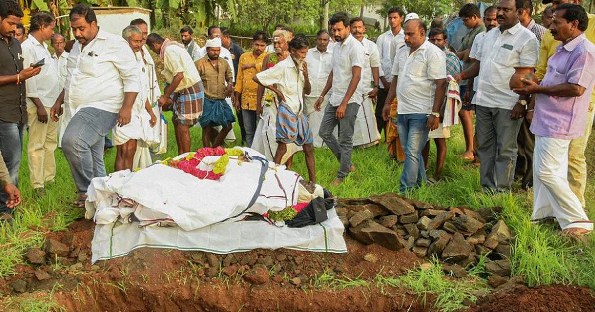 হিন্দি চাপিয়ে দেয়ায় কৃষকের আত্মহত্যা