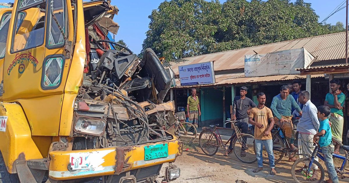 থামা-ট্রাকে-ট্রাকের-ধাক্কায়-চালক-হেলপার-নিহত-