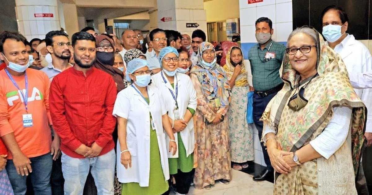 টিকিট কেটে চোখের ডাক্তার দেখালেন প্রধানমন্ত্রী