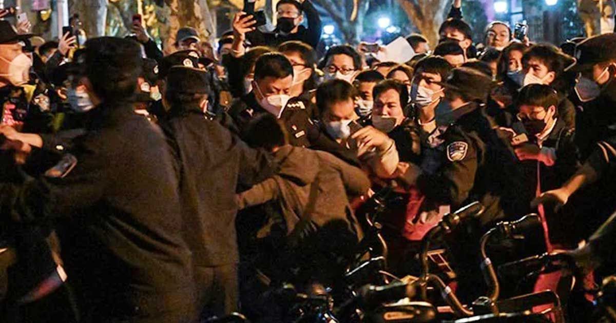 Police-clash-with-protesters-in-Guangzhou-China