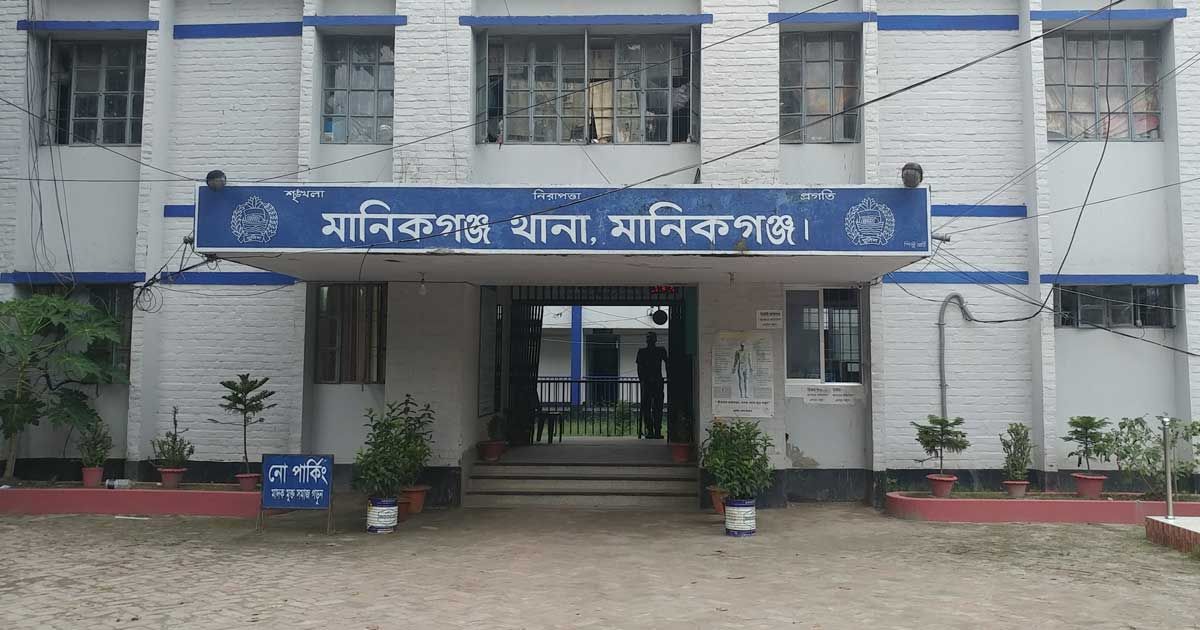 নবজাতকের রক্তাক্ত মরদেহ রাস্তার পাশে