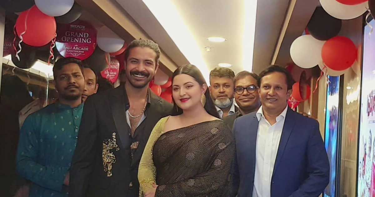 Raj-Pari-in-Chittagong-at-the-opening-of-Cineplex