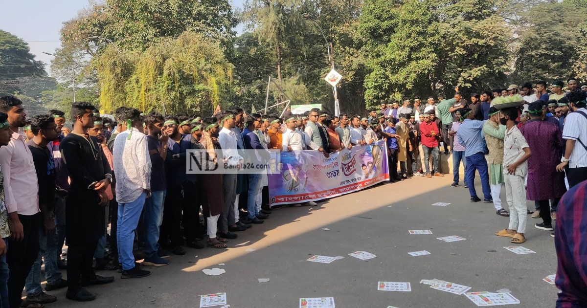 নানা সাজে ছাত্রলীগের সম্মেলনে নেতা-কর্মীরা