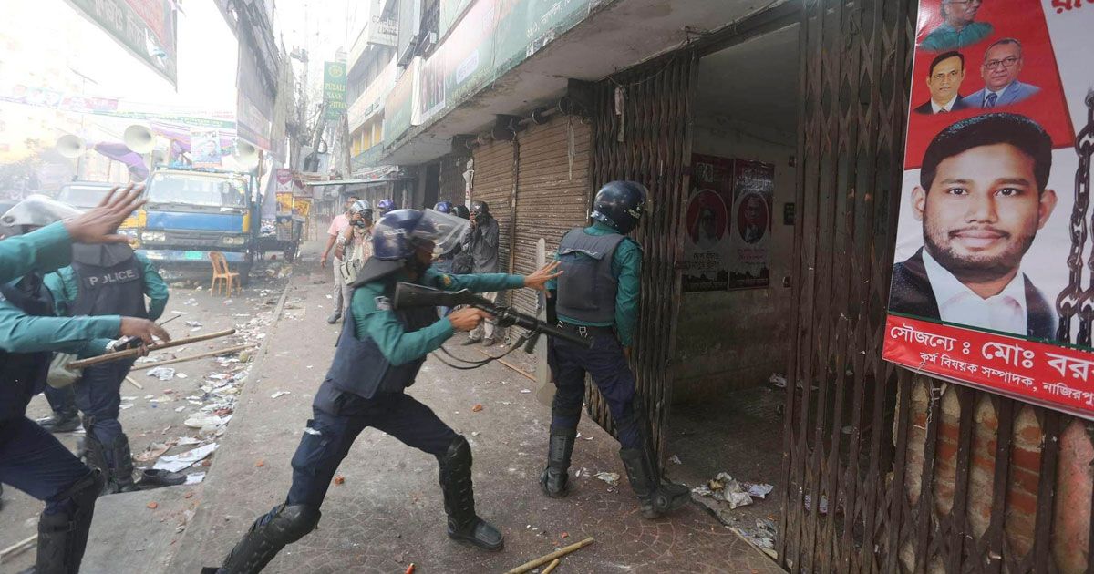 পুলিশি অভিযানের পর বিএনপি কার্যালয় এখন যেমন