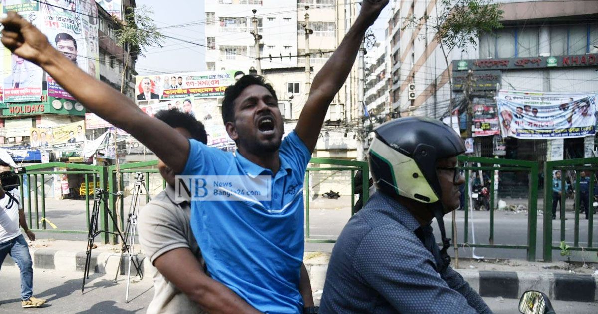 নয়াপল্টন থেকে ফেসবুক লাইভ করে আটক