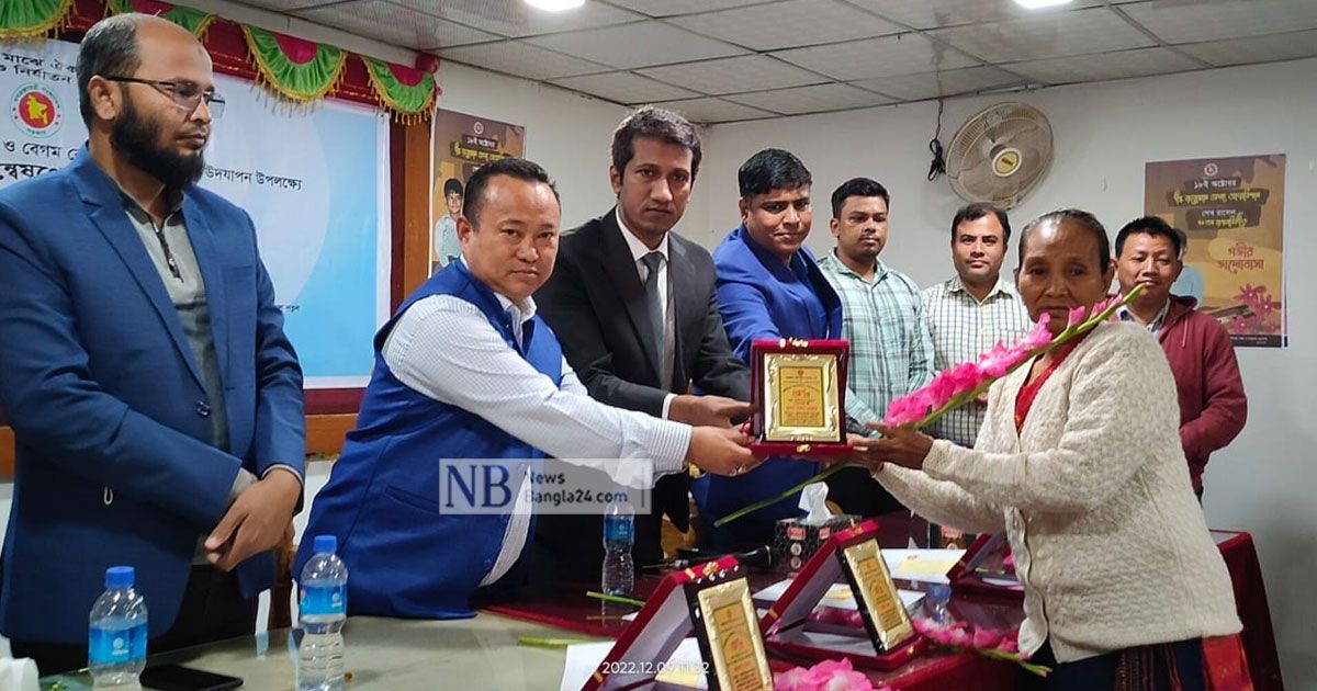 গোলরক্ষক রূপনার মা পেলেন বেগম রোকেয়া সম্মাননা