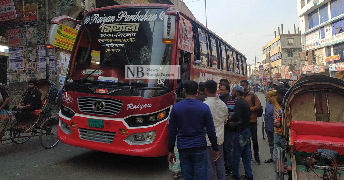 ঘুরছে-বাসের-চাকা