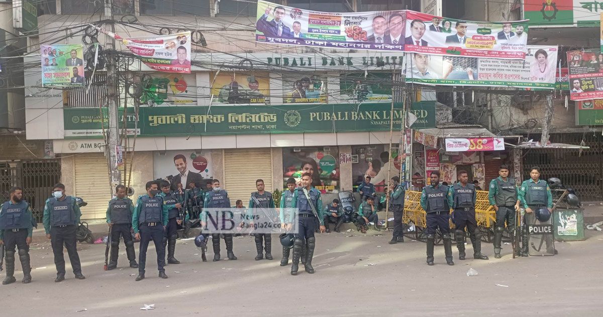 সুনসান নয়াপল্টনের অলিগলিতে পুলিশের ব্যারিকেড