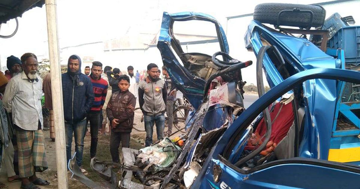 পিকআপে বাসের ধাক্কা, চালক-হেলপারসহ নিহত ৩