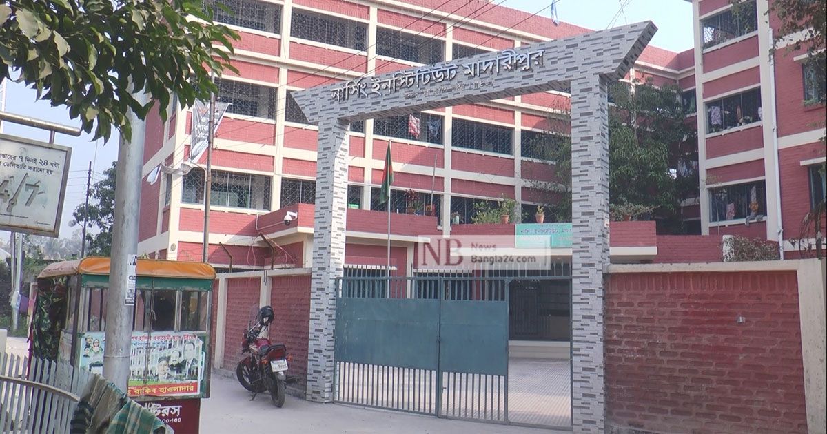 টয়লেটে ঝুলন্ত অবস্থায় উদ্ধার, হাসপাতালে নেয়ার পথে মৃত্যু
