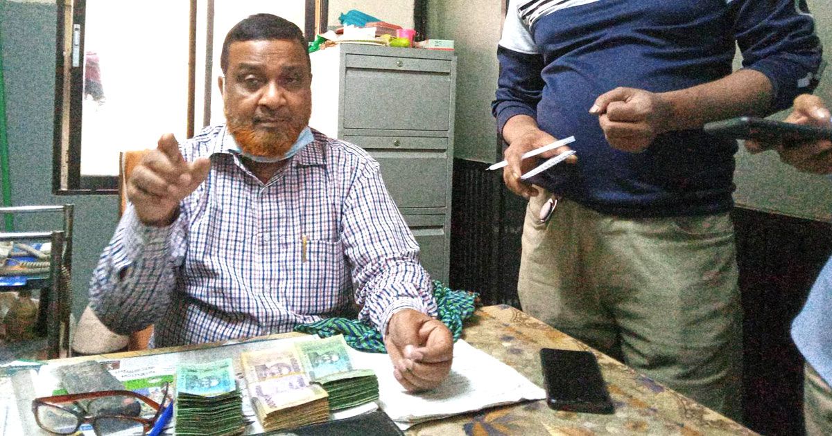 অচেতন ব্যবসায়ীর পকেটে লক্ষাধিক টাকা