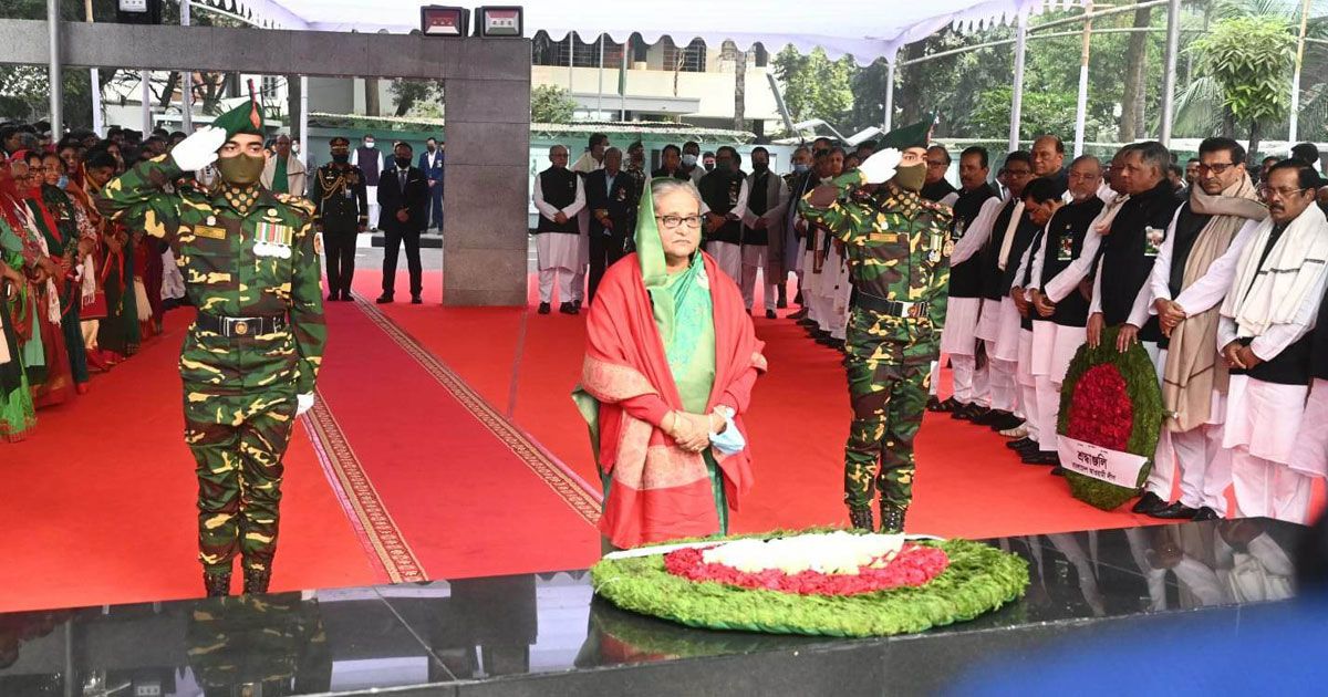 বিজয়ের দিনে স্মৃতিসৌধে রাষ্ট্রপতি-প্রধানমন্ত্রীর শ্রদ্ধা