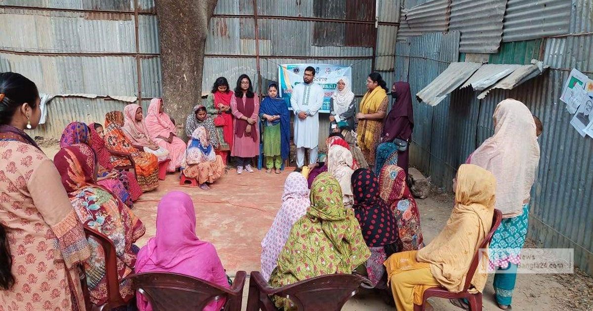 বস্তির ৪৫ নারীর স্বাস্থ্য সুরক্ষার দায়িত্ব নিল স্বস্তি