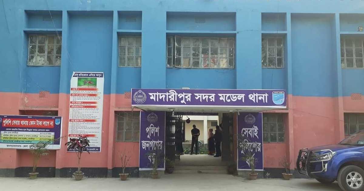 বাজারে সাবেক ইউপি সদস্যের ওপর হামলা, ছিনতাই