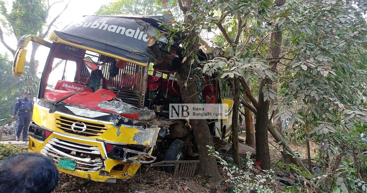 চলন্ত-বাসের-চাকা-ফেটে-দুই-যাত্রী-নিহত-আহত-১০