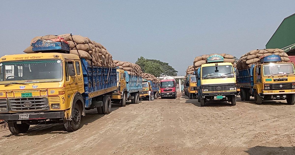 রাইস-মিলে-অভিযান-অবৈধ-দুই-হাজার-টন-ধান-উদ্ধার