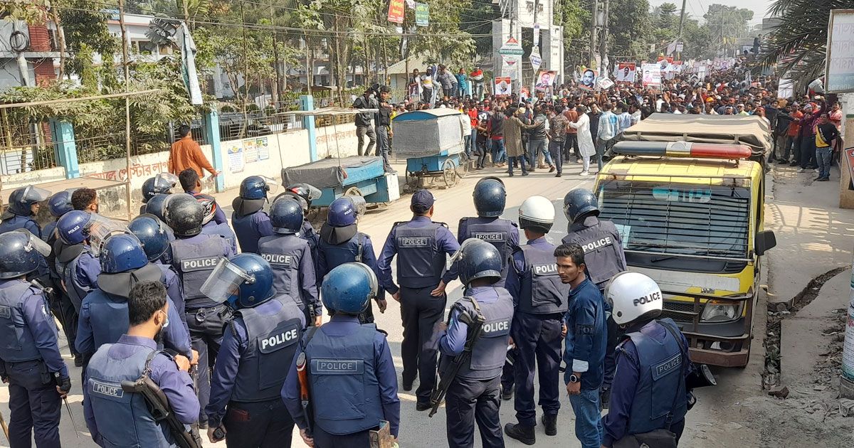 নোয়াখালীতে পুলিশের বাধার মুখে বিএনপির মিছিল