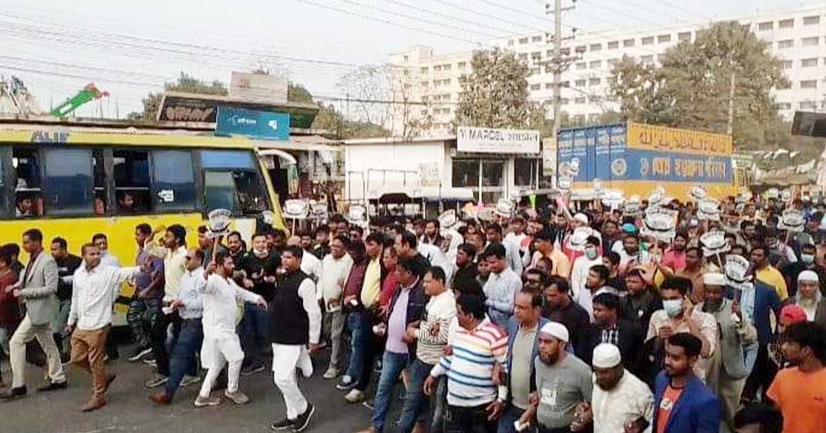 মহাসড়ক-আটকে-চেয়ারম্যান-প্রার্থীর-শোডাউনের-অভিযোগ