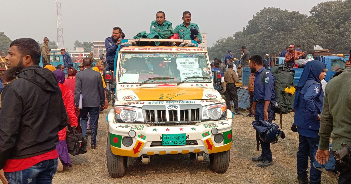 রাত পোহালেই রংপুর সিটিতে ভোট, কেন্দ্রে যাচ্ছে উপকরণ