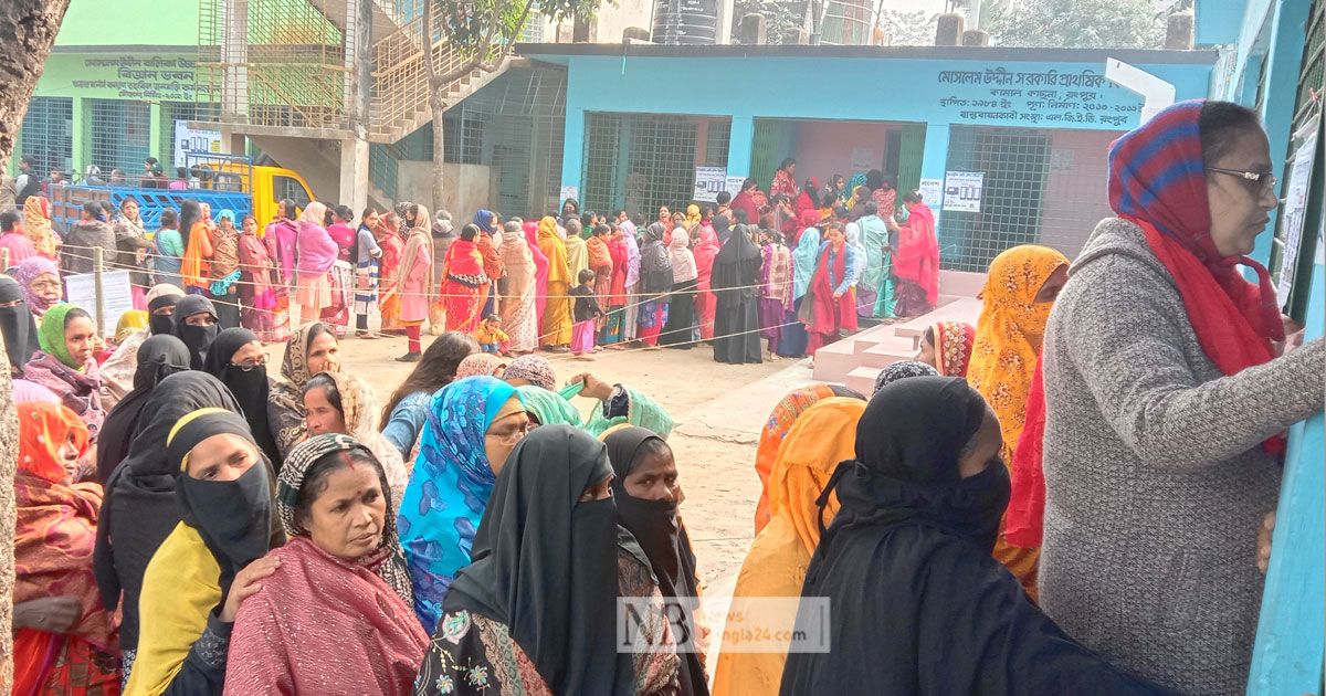 লাইনে-দাঁড়িয়ে-কোমর-ব্যথা-তাও-ভোট-দেবেন-রিক্তা