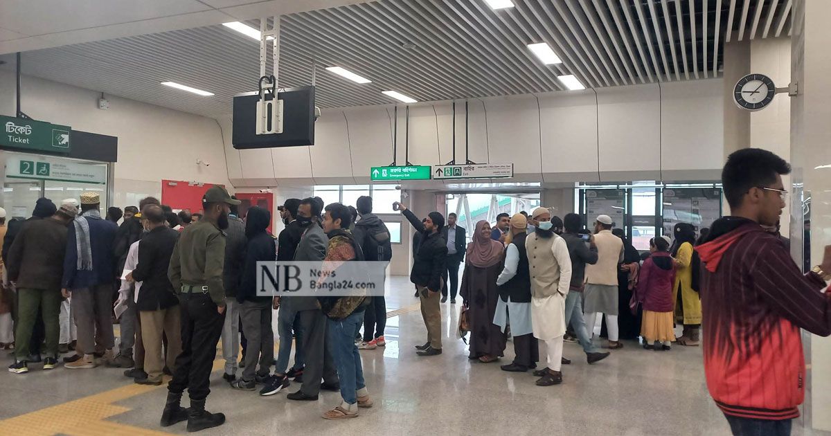 যাত্রী নিয়ে ছুটল মেট্রোট্রেন