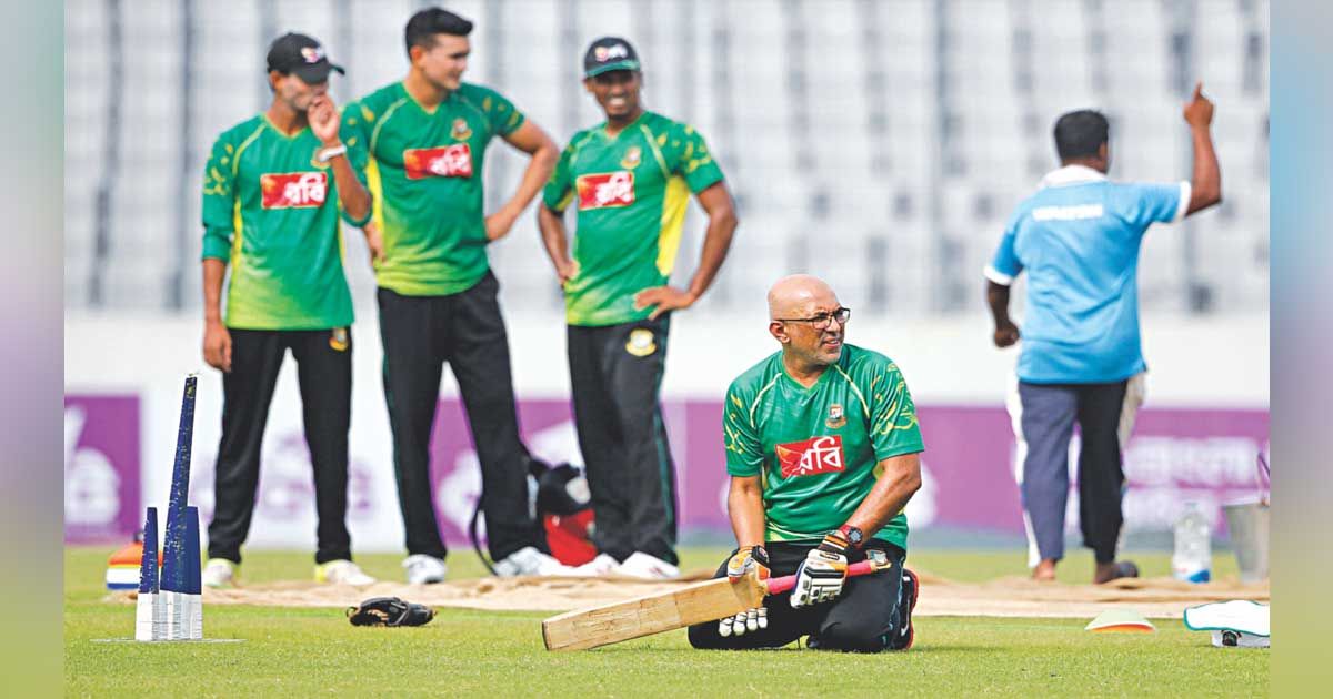 হাথুরুসিংহে-ফিরলে-খুশি-মিরাজ