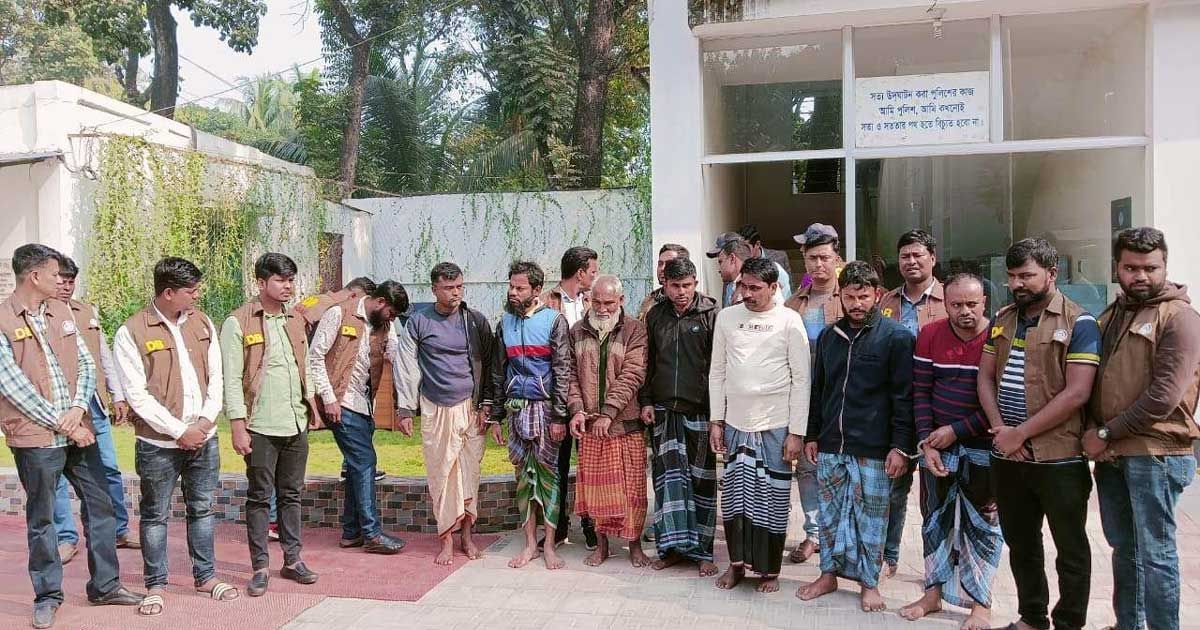 নরসিংদীর আনসার ক্যাম্প থেকে  ছিনতাই হওয়া অস্ত্র-গুলি উদ্ধার 