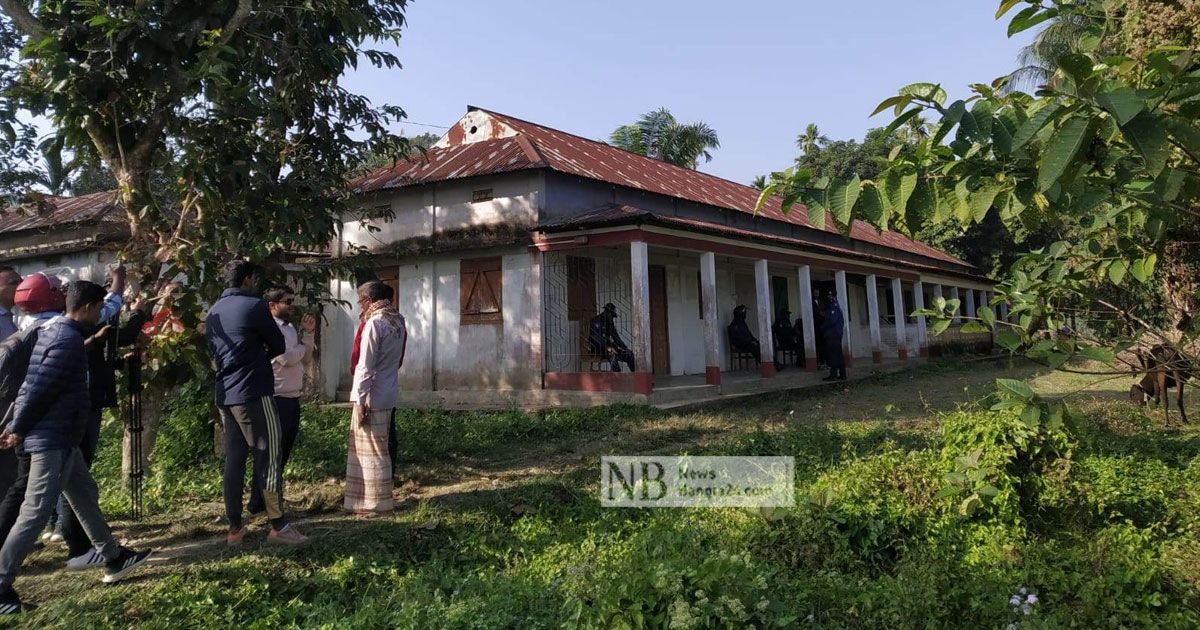 বোমা তৈরির সরঞ্জাম পাওয়া বাড়ি ঘিরে পুলিশ-সেনাবাহিনী