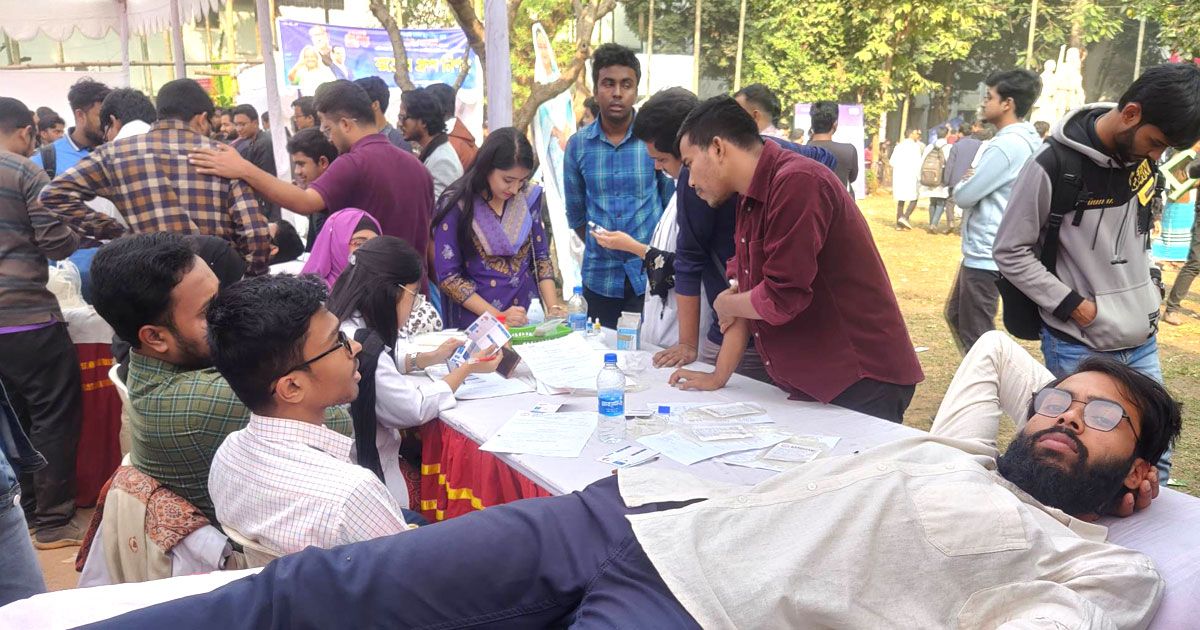 প্রতিষ্ঠাবার্ষিকী-উপলক্ষে-ছাত্রলীগের-রক্তদান-কর্মসূচি