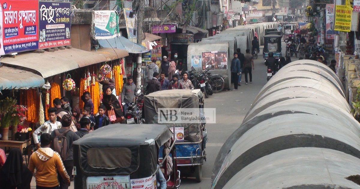 ড্রেন-নির্মাণের-পাকা-পাইপ-রাস্তায়-ভোগান্তিতে-নগরবাসী