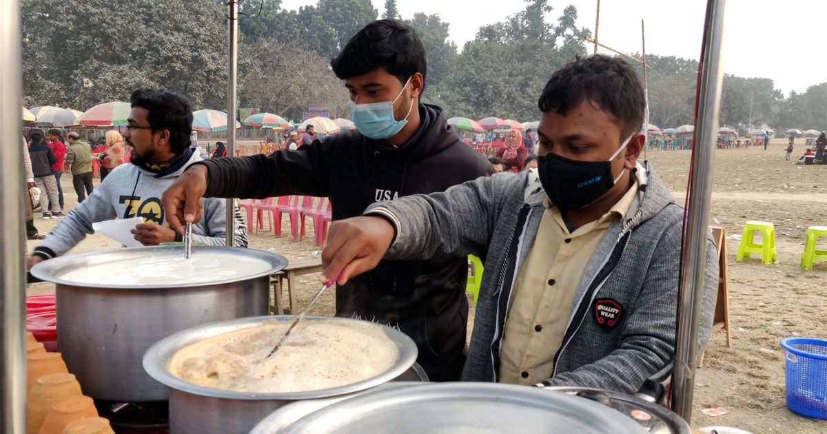 ৩ শিক্ষার্থীর ‘গ্র্যাজুয়েট চাওয়ালা’