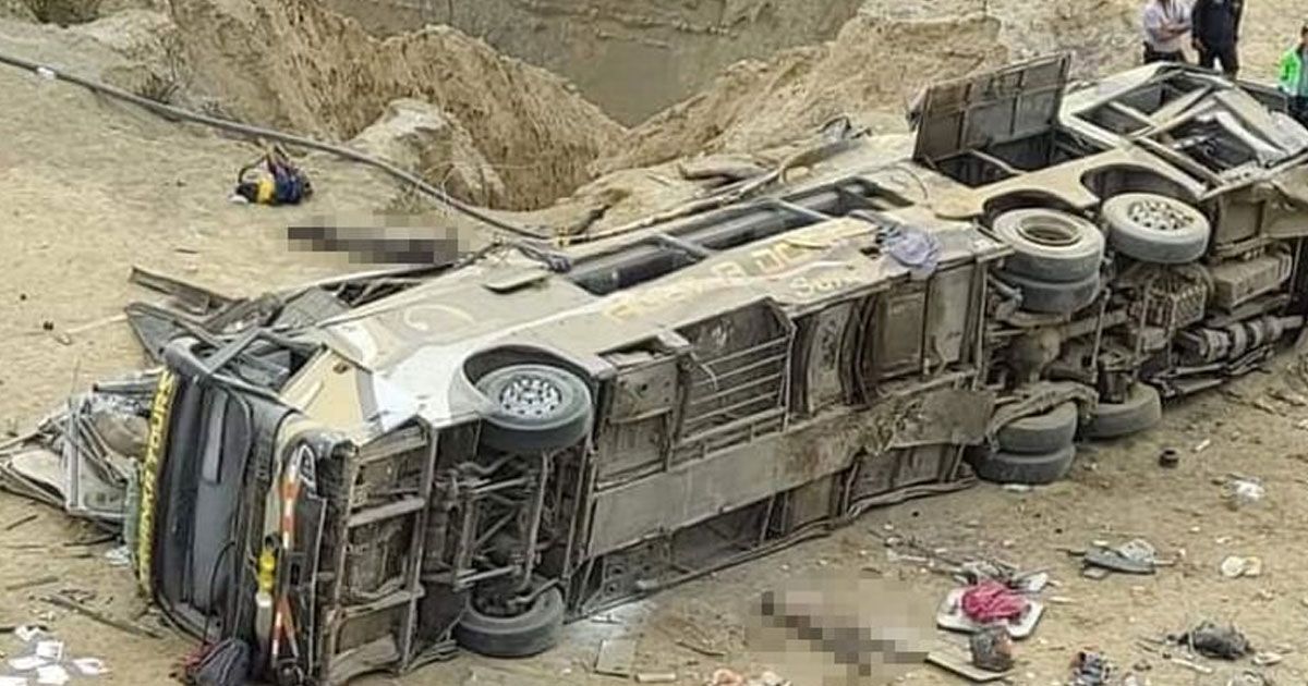 24-lives-fell-into-a-bus-ditch-in-Peru