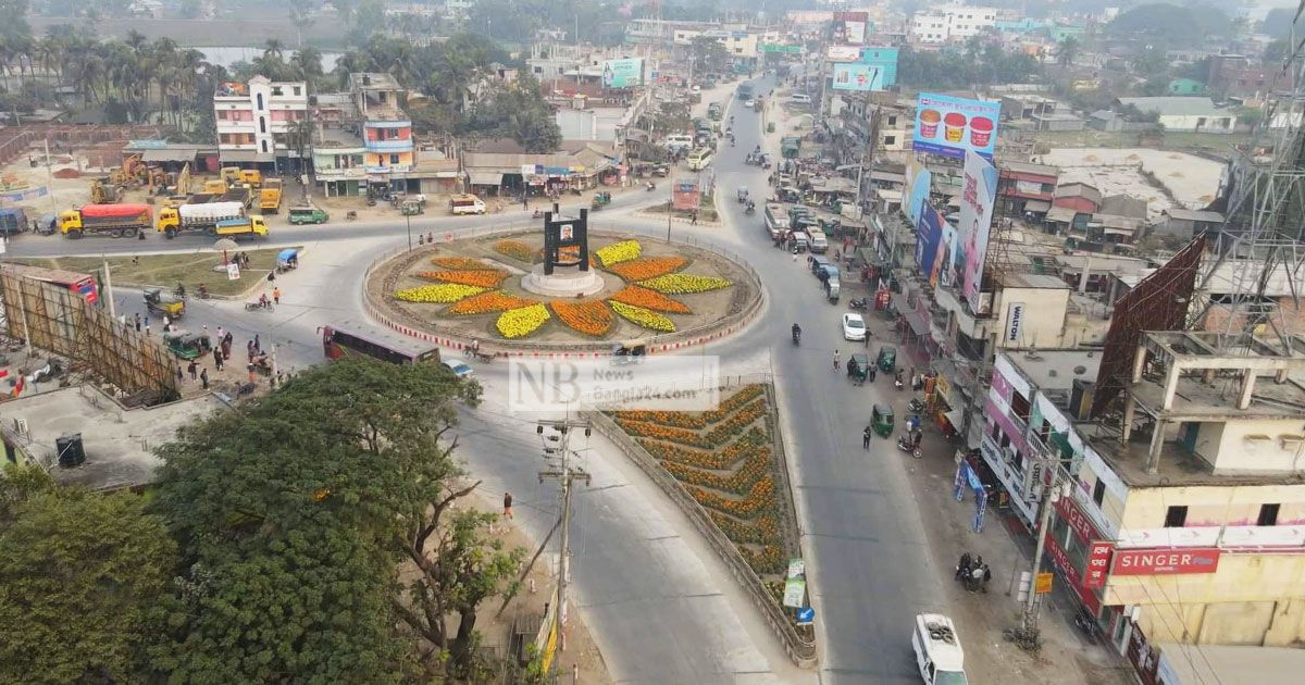 দাশুড়িয়া বাইপাস গোলচত্বরে মুগ্ধতা ছড়াচ্ছে মহাসড়কের ফুলের বাগান