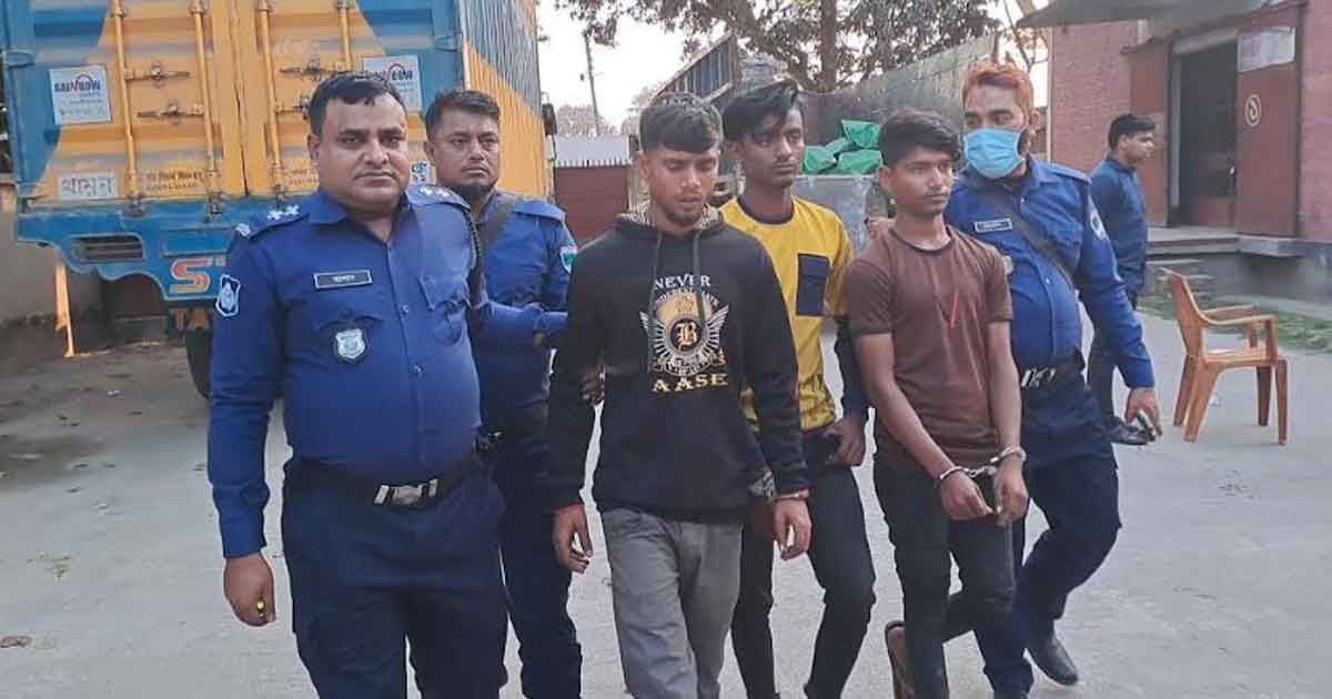 গুদামের-গমের-বস্তায়-বালু-ও-পাথর