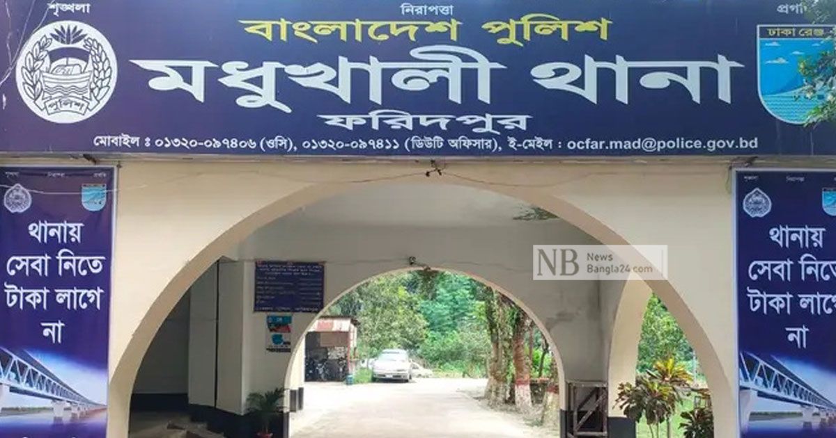 ‘ভ্যান ছিনতাই করতে’ চালককে গলা কেটে হত্যা