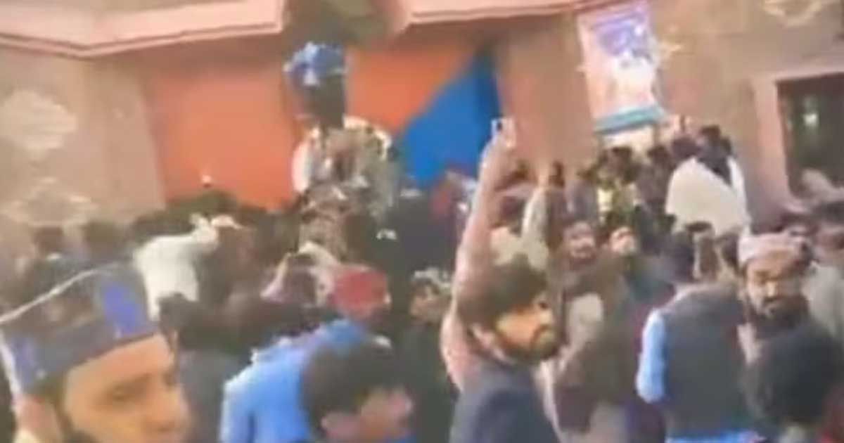 পাকিস্তানে-ধর্ম-অবমাননার-অভিযোগে-থানা-থেকে-ছিনিয়ে-যুবক-খুন