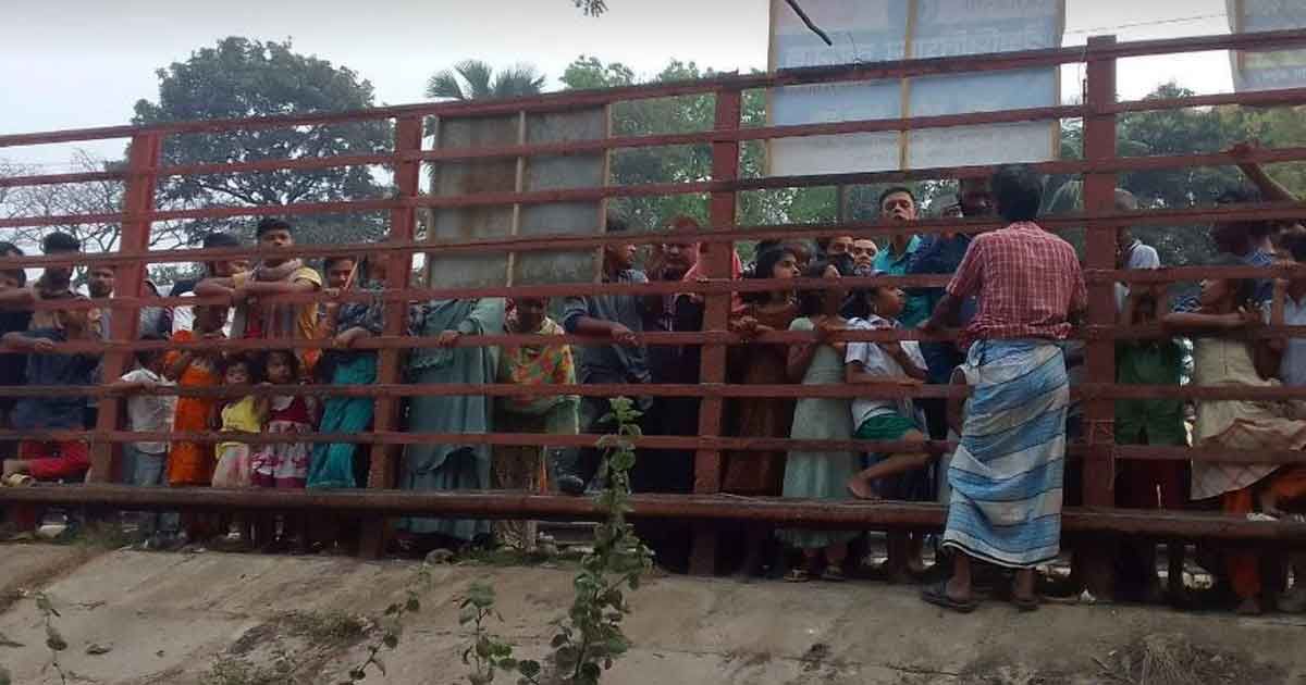 কুকুরের-মুখে-নবজাতকের-মরদেহ
