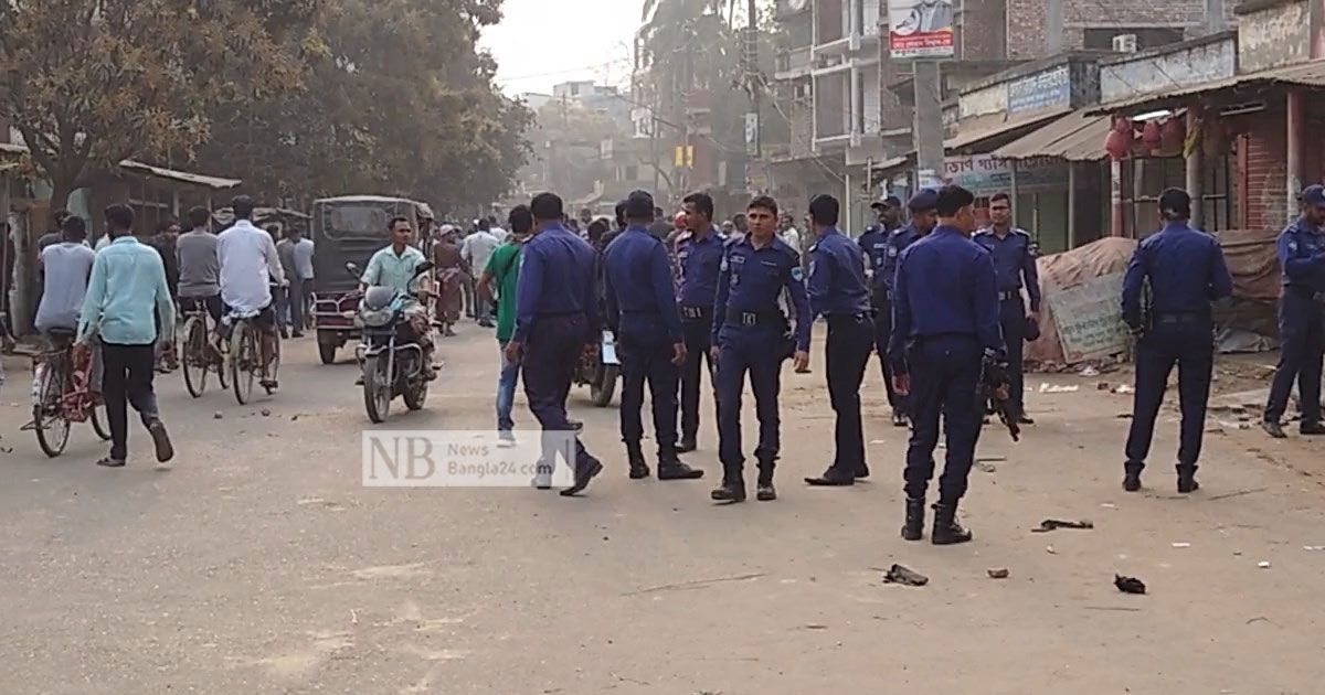 শহীদ-মিনারে-ফুল-দিতে-এসে-সংষর্ষে-বিএনপি-ও-ছাত্রলীগ-আহত-৬