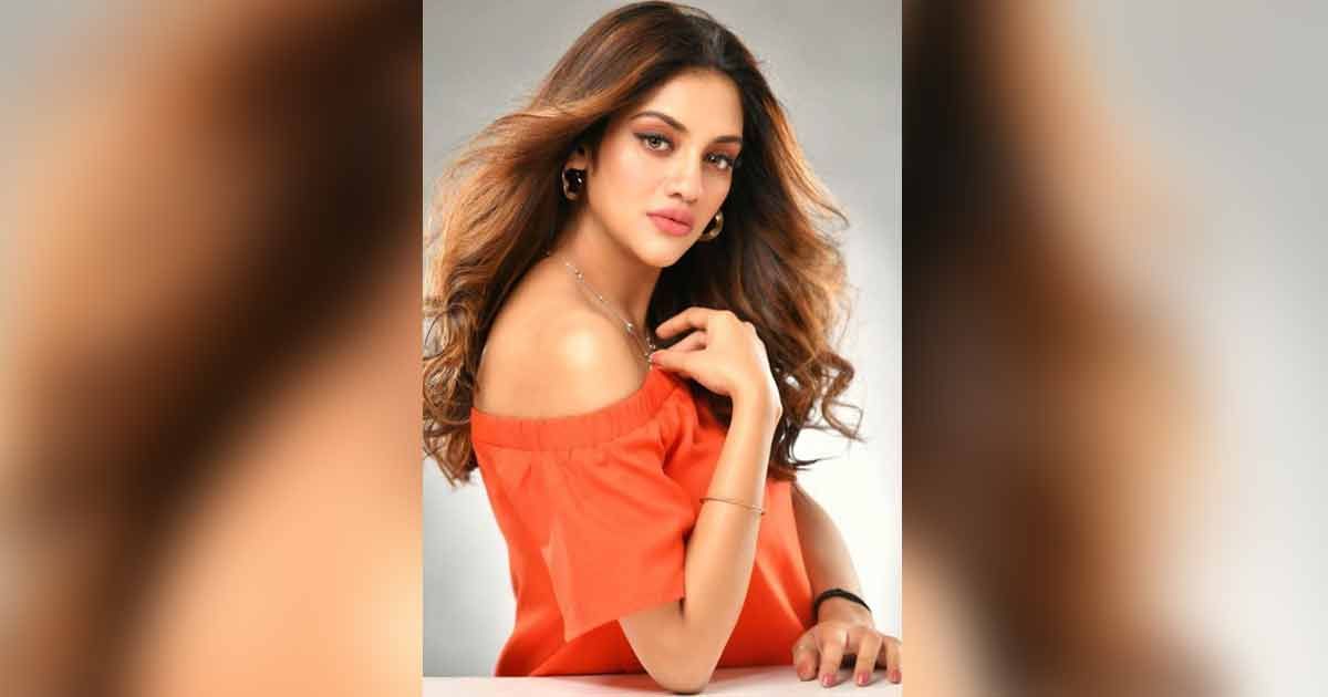 ‘ছাদে উঠে লেন্স জুম করে তারকাদের ছবি তোলা ঠিক না’