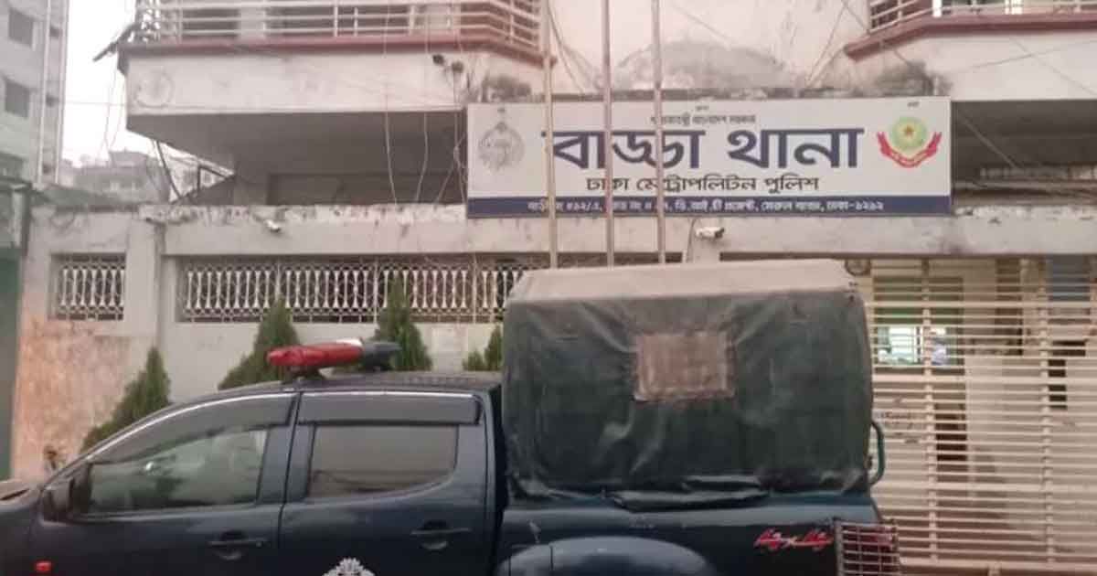 স্বামীকে-ধরতে-যাওয়ায়-৩-পুলিশকে-কোপালেন-স্ত্রী