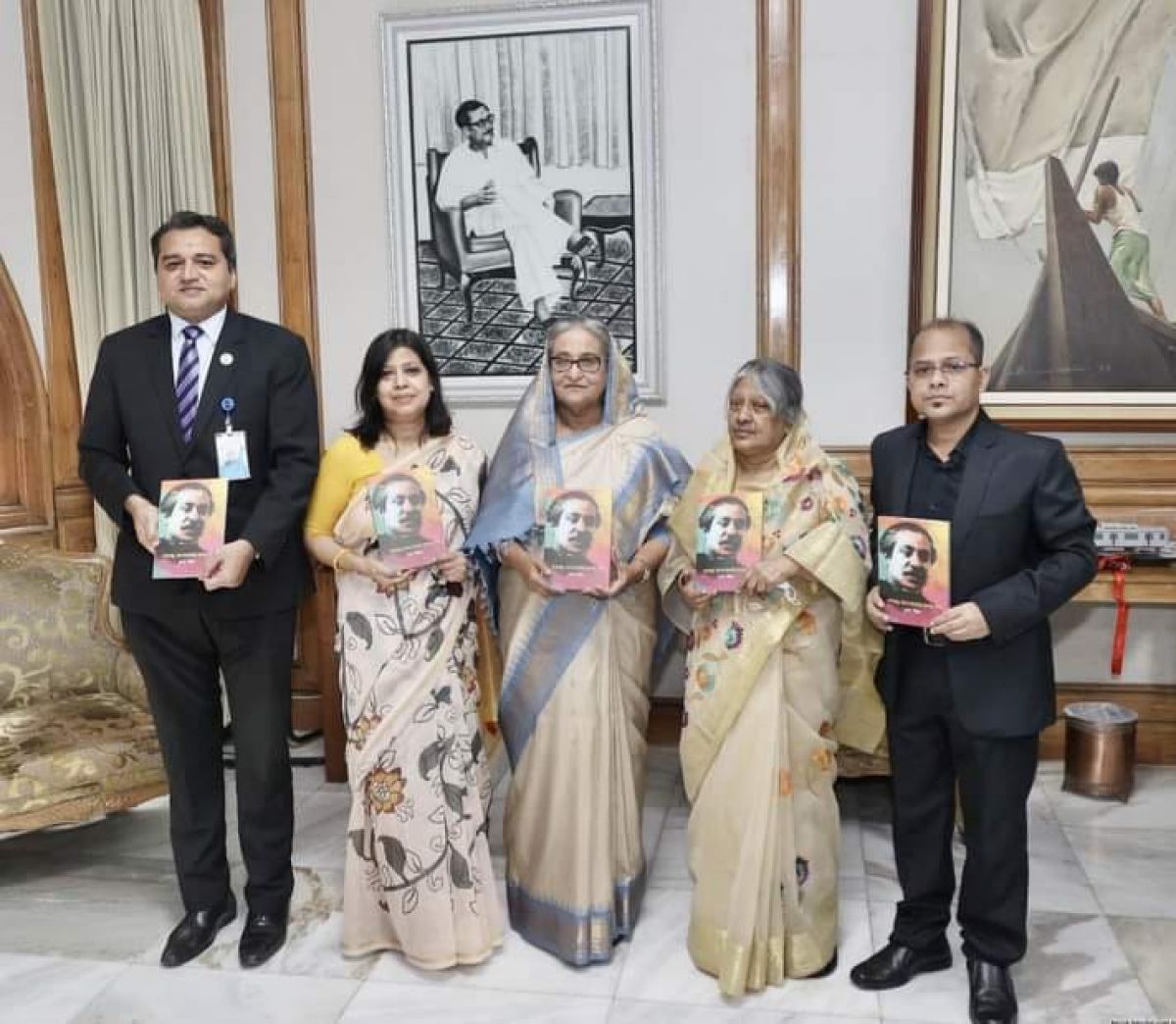 দুরন্ত-বিপ্লবের-বইয়ের-মোড়ক-উন্মোচন-করলেন-প্রধানমন্ত্রী