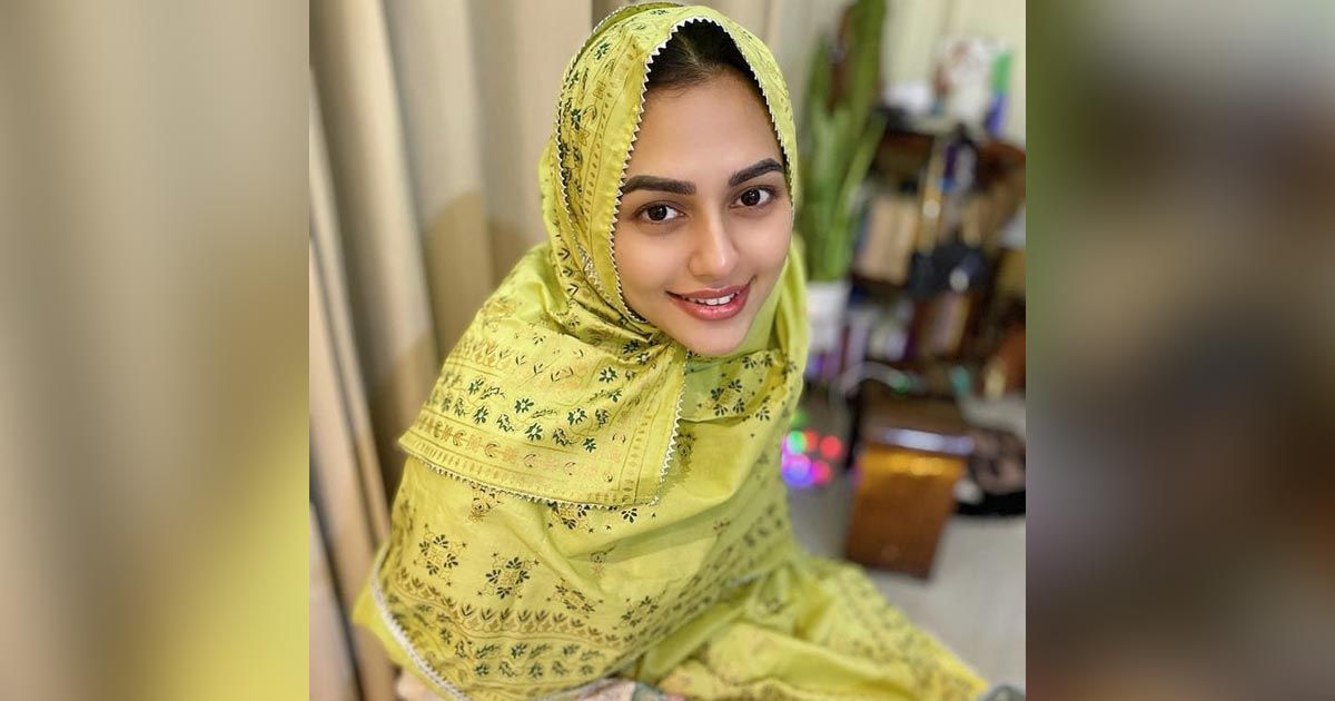 কঠিন সময় যাচ্ছে, দোয়া চাই: নুসরাত ফারিয়া