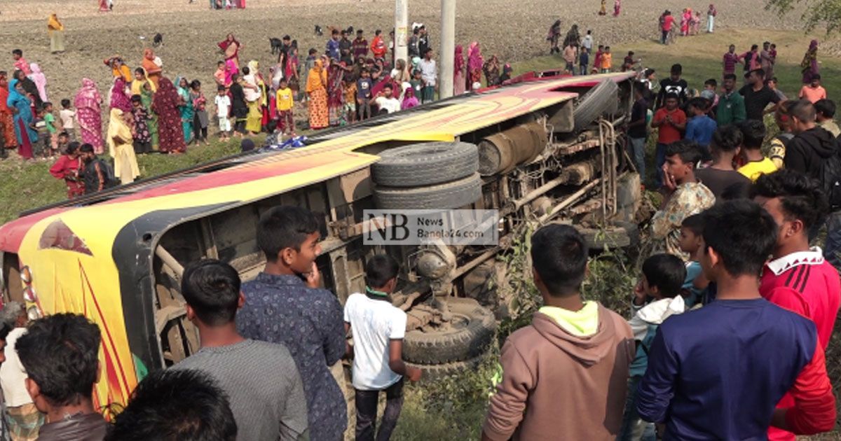 চাঁপাইনবাবগঞ্জে-পিকনিকের-বাস-উল্টে-আহত-২০