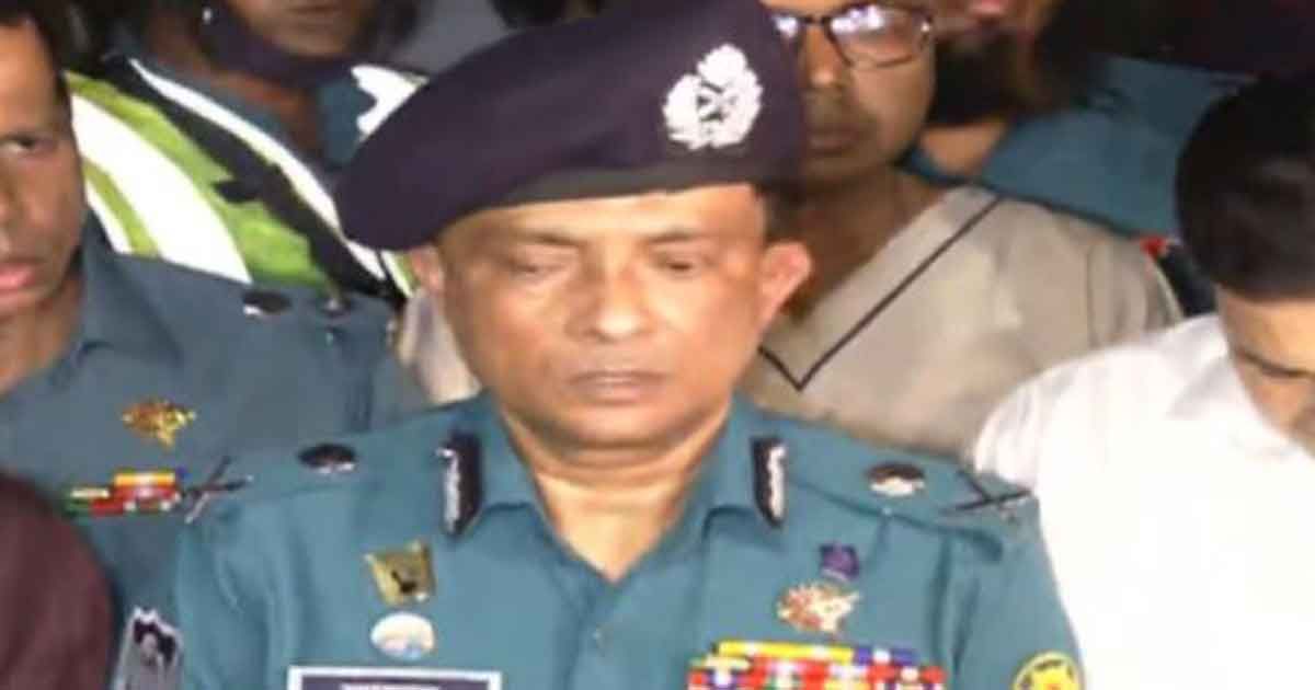 বাড়ছে লাশ, ঝুঁকিপূর্ণ ভবনে উদ্ধার কাজ ব্যাহত